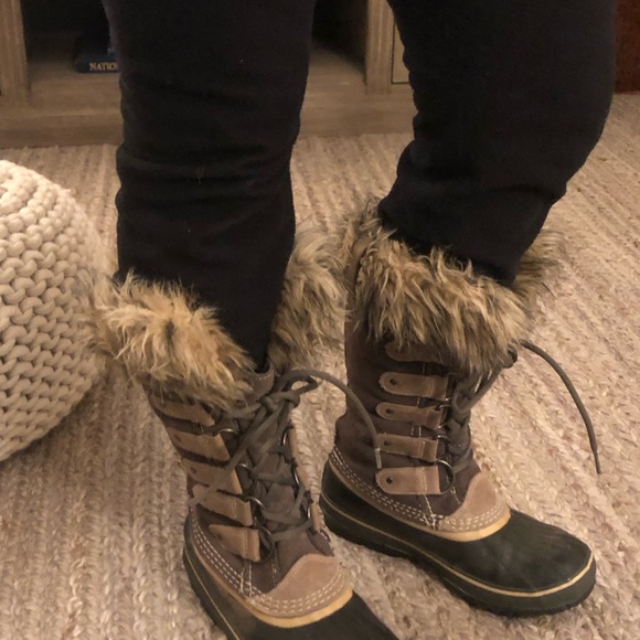 Sorel women’s high winter boots. - Picture 2 of 7
